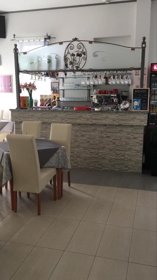 Hotel Lukas Gradac  Bagian luar foto