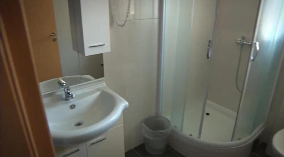 Hotel Lukas Gradac  Bagian luar foto