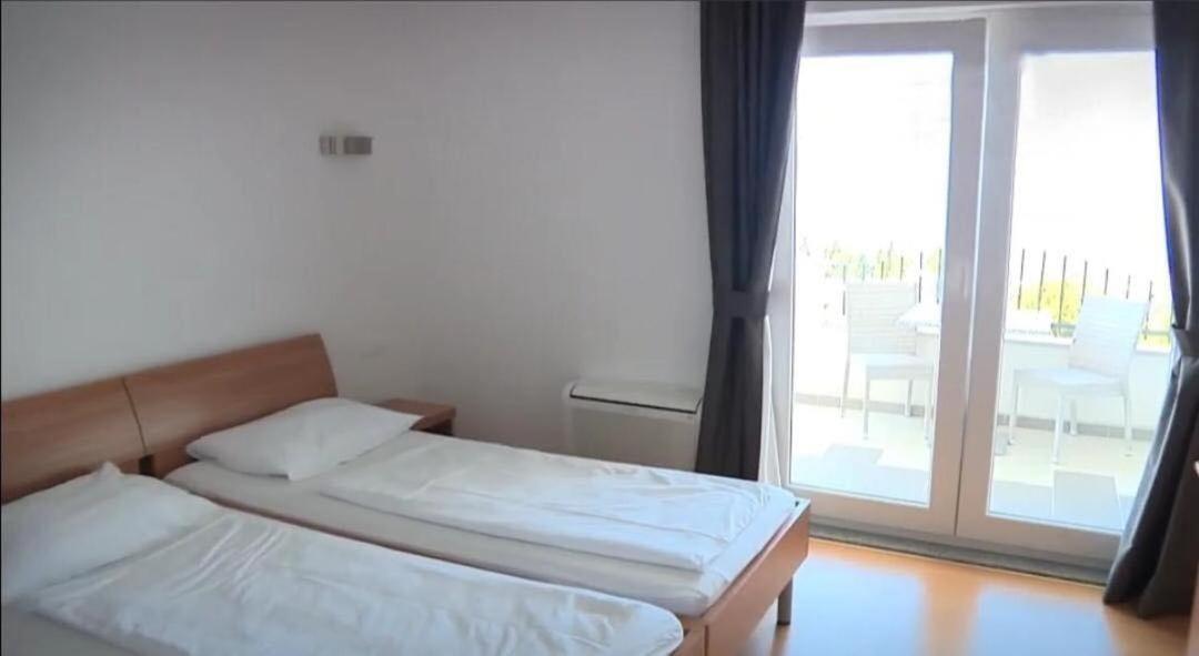 Hotel Lukas Gradac  Bagian luar foto