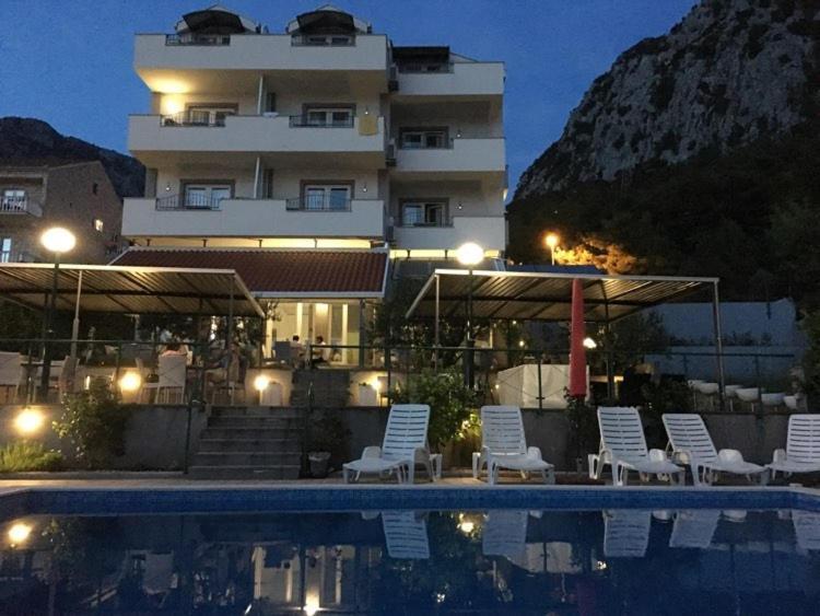 Hotel Lukas Gradac  Bagian luar foto
