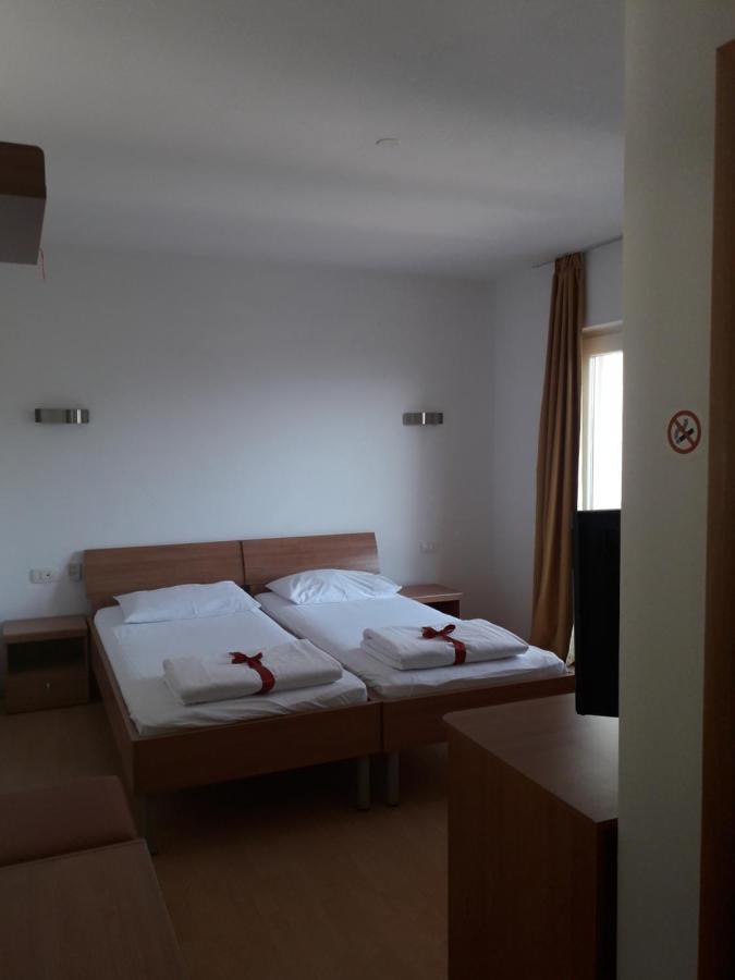 Hotel Lukas Gradac  Bagian luar foto