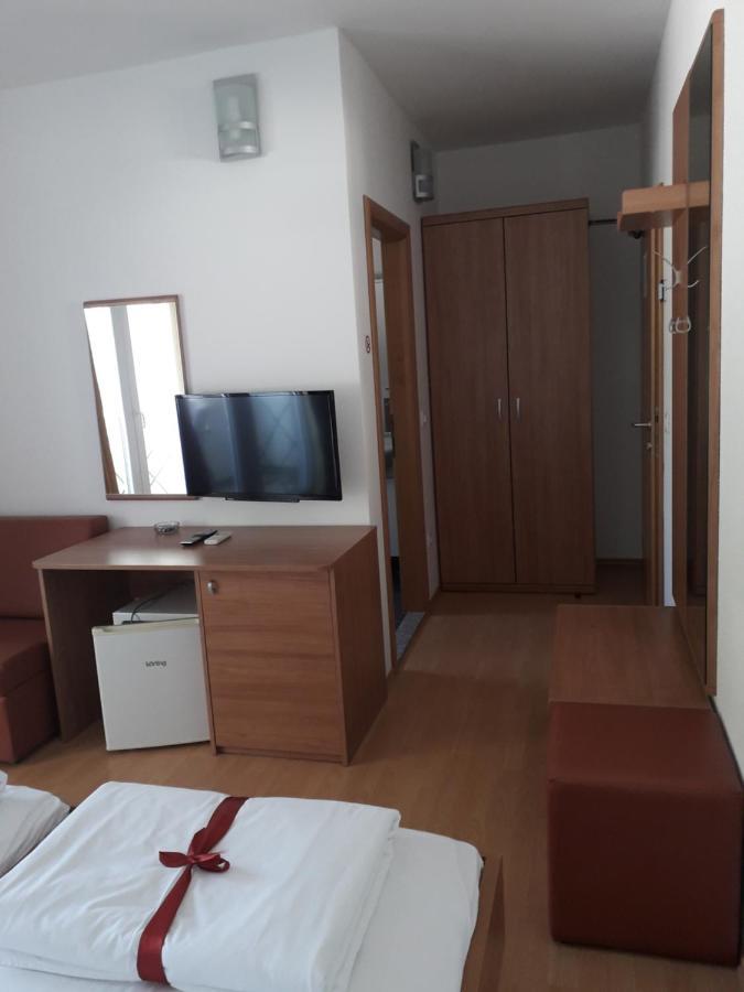 Hotel Lukas Gradac  Bagian luar foto