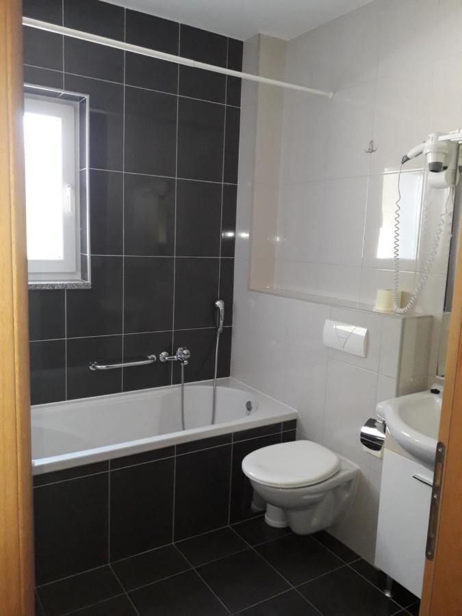 Hotel Lukas Gradac  Bagian luar foto