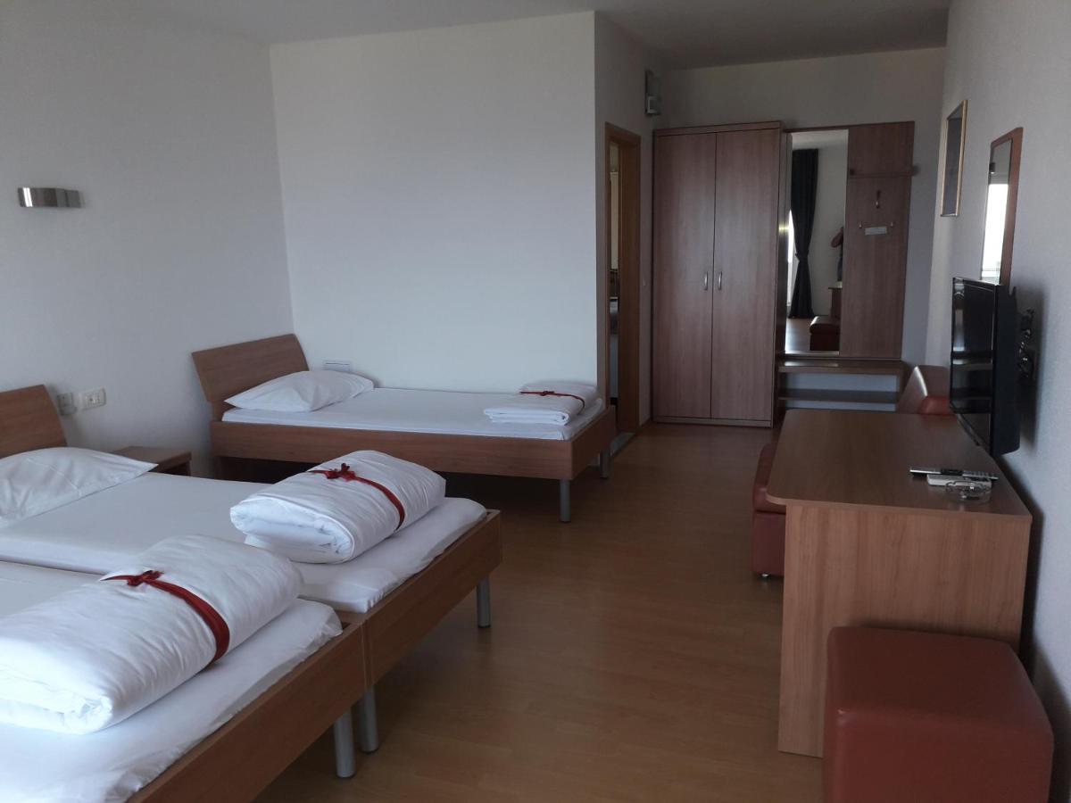 Hotel Lukas Gradac  Bagian luar foto