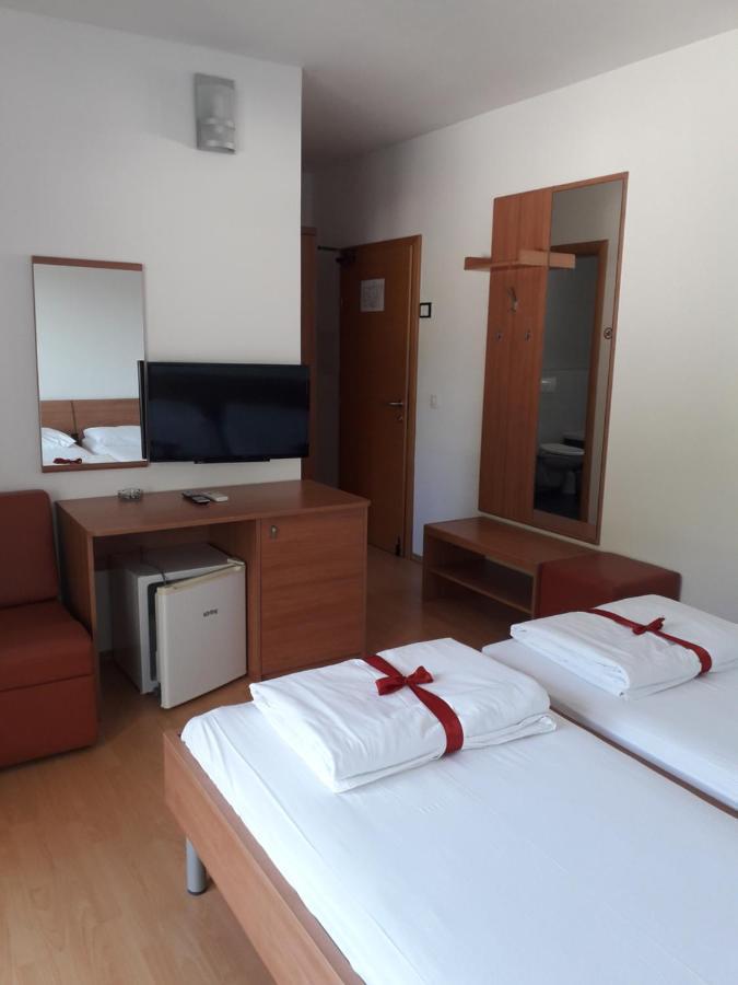 Hotel Lukas Gradac  Bagian luar foto