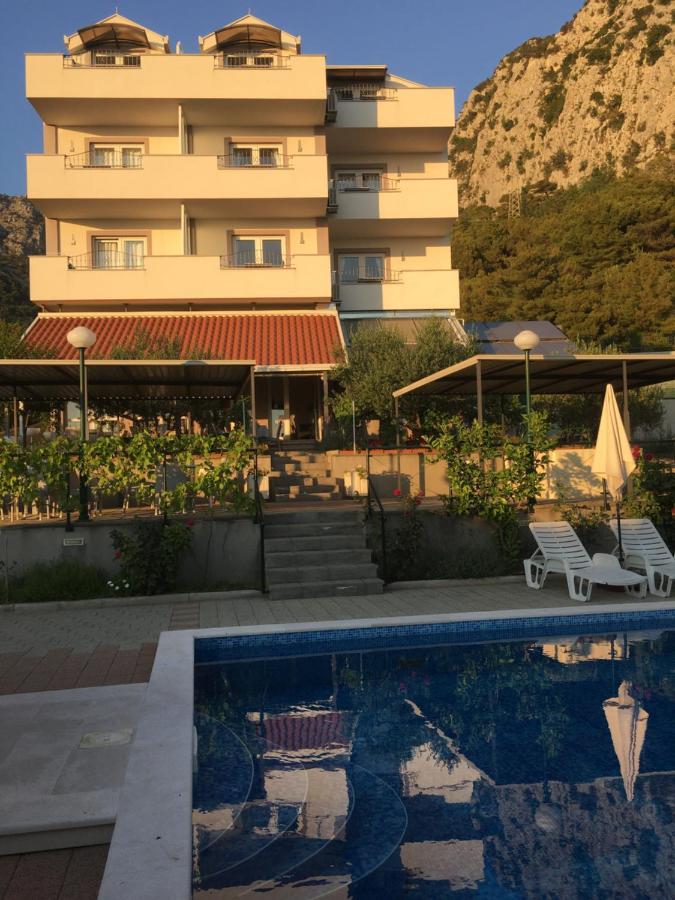 Hotel Lukas Gradac  Bagian luar foto