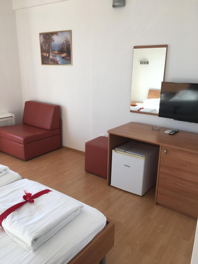 Hotel Lukas Gradac  Bagian luar foto